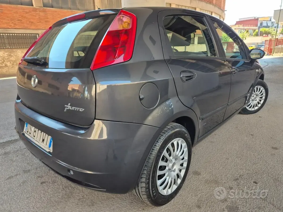Usata Fiat Grande Punto 75 CV (55 kW) 2009 Grigio Utilitaria