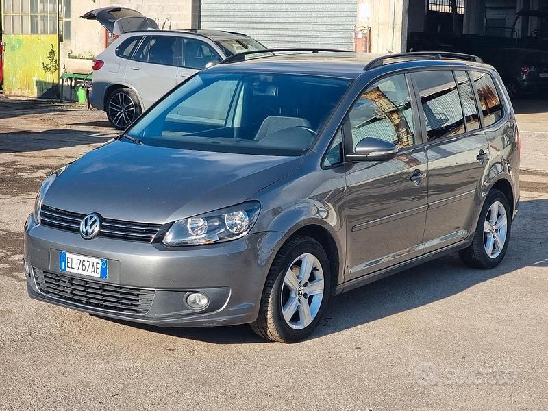 Grigio Usata 2012 VW Touran Monovolume | 7000 € (Buon prezzo) - Immagine 1/4