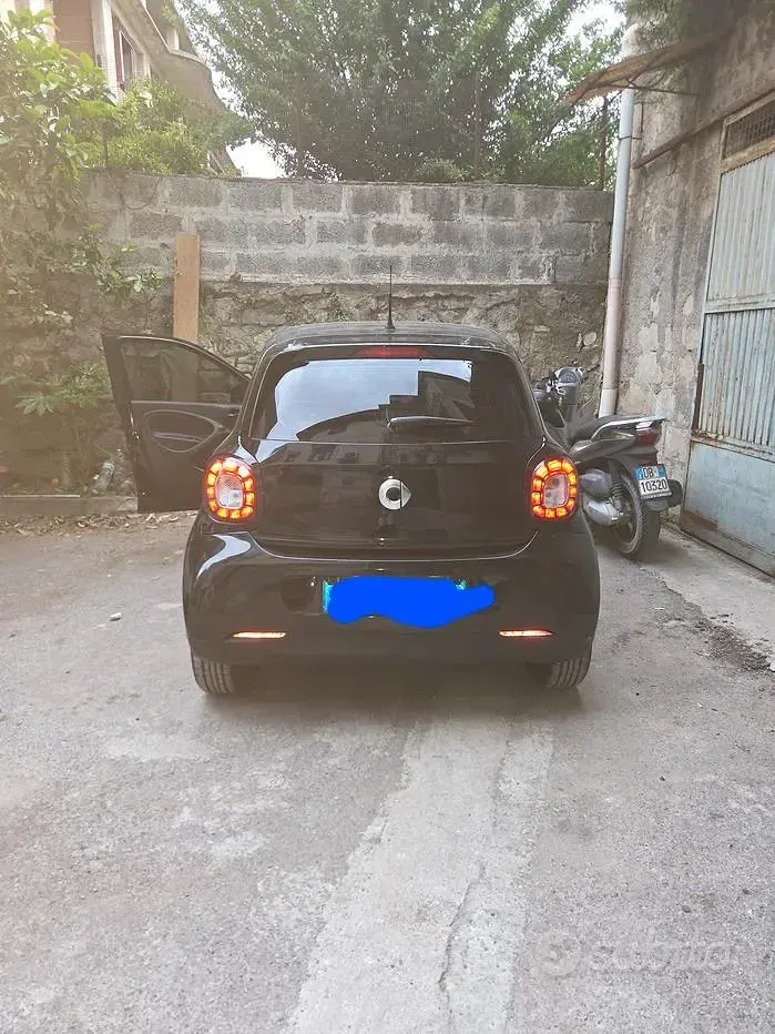 Usata Smart ForFour Prime 71 CV (52 kW) 2014 Nero Utilitaria