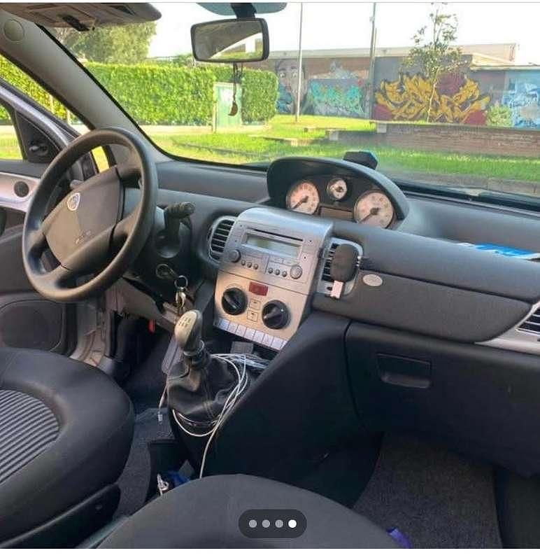 Usata Lancia Ypsilon 60 CV (44 kW) 2008 Argento Utilitaria