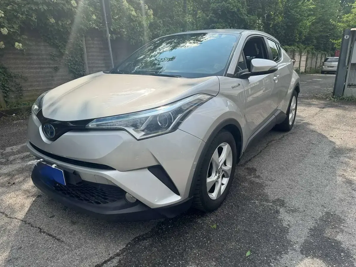 Usata Toyota C-HR Active 98 CV (72 kW) 2019 Grigio SUV
