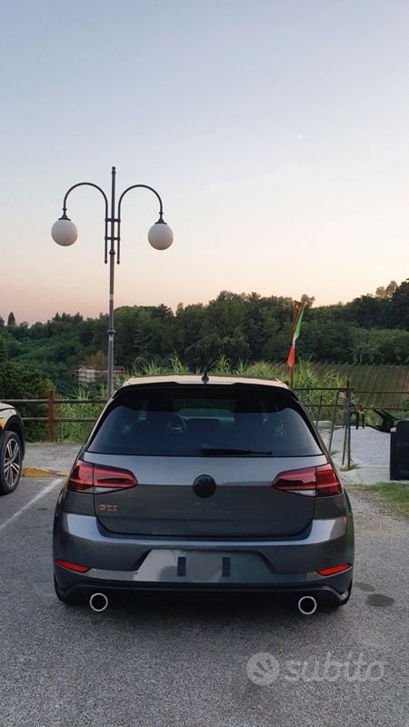 Usata VW Golf VII GTI 245 CV (180 kW) 2019 Grigio Utilitaria