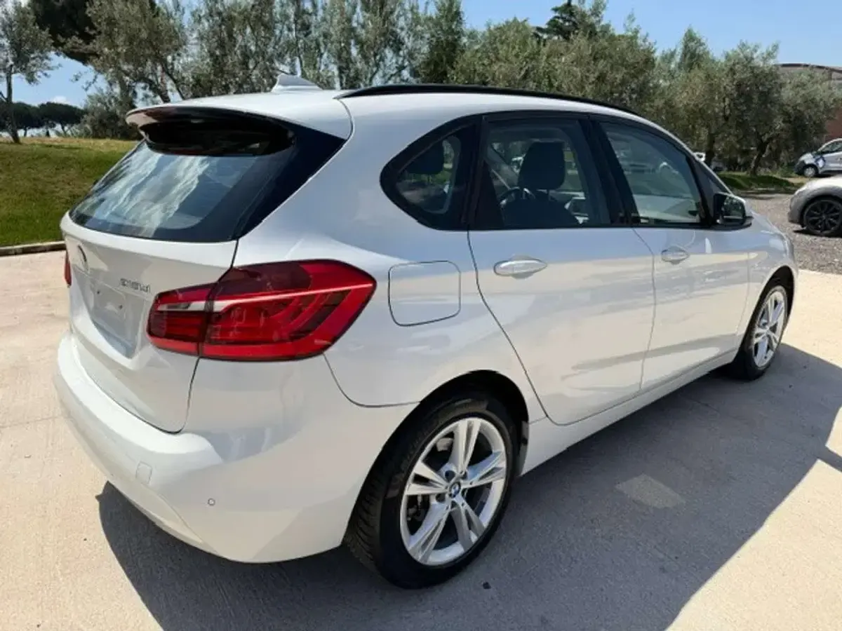 Usata BMW 218 Active Tourer Advantage 150 CV (110 kW) 2016 Bianco Monovolume