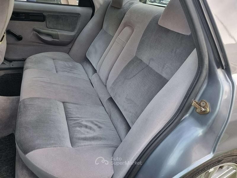 Usata Ford Sierra 200 CV (147 kW) 1988 Grigio Berlina