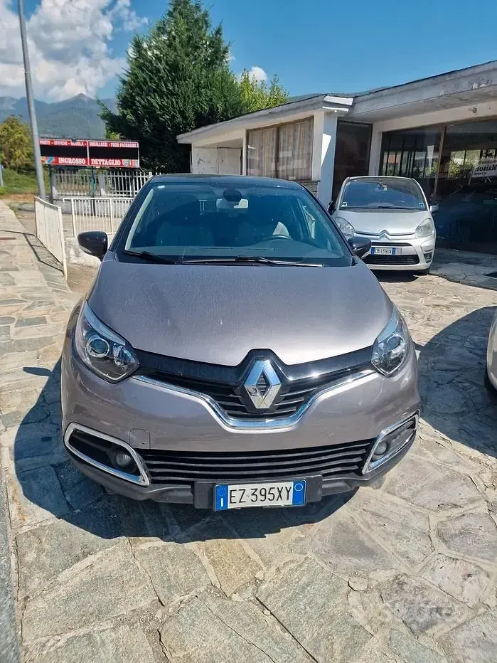 Usata Renault Captur 90 CV (66 kW) 2015 Grigio SUV