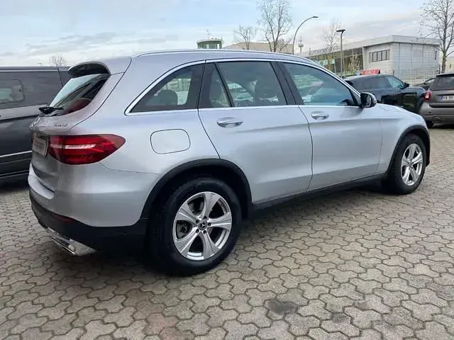 Usata Mercedes GLC250 Business 211 CV (155 kW) 2018 Argento metallizzato SUV
