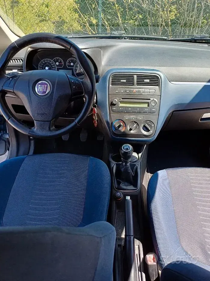 Usata Fiat Grande Punto Active 65 CV (47 kW) 2008 Bluazzurro Utilitaria