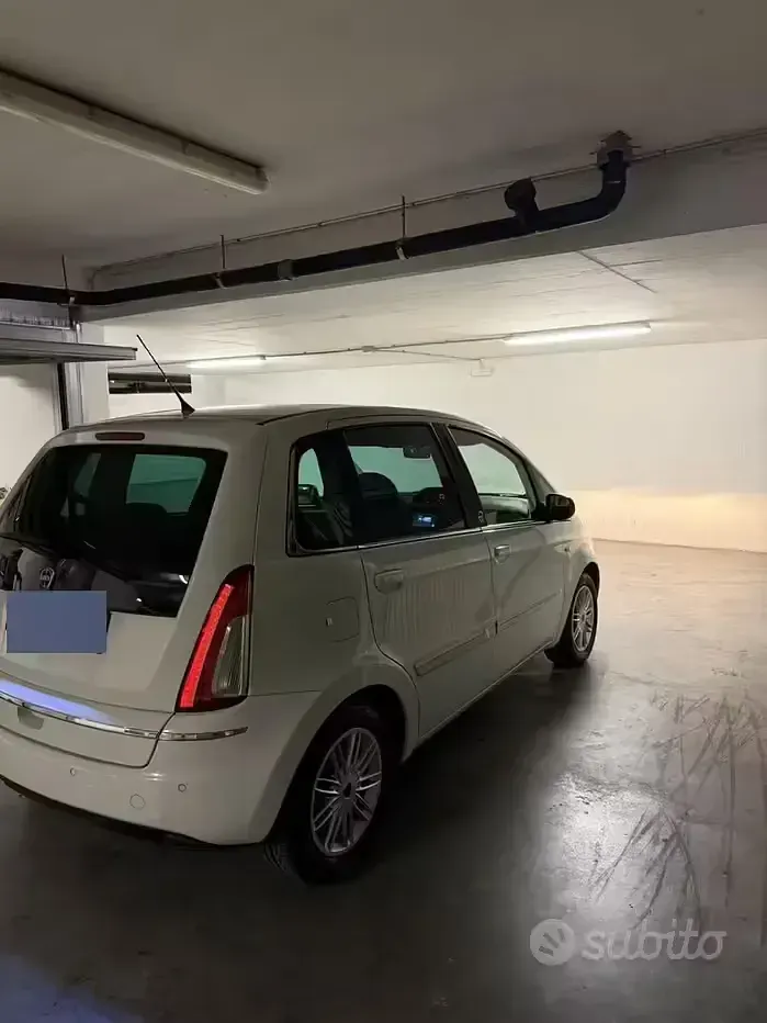 Usata Lancia Musa 77 CV (56 kW) 2012 Bianco Monovolume