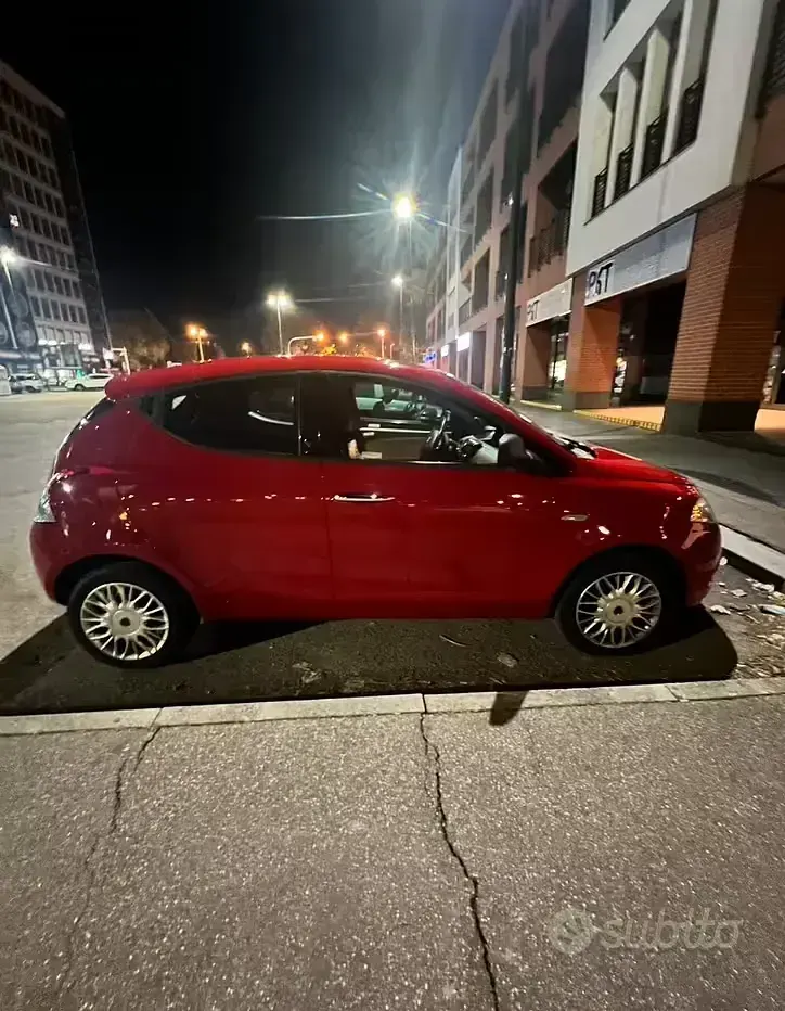 Usata Lancia Ypsilon 69 CV (50 kW) 2016 Utilitaria