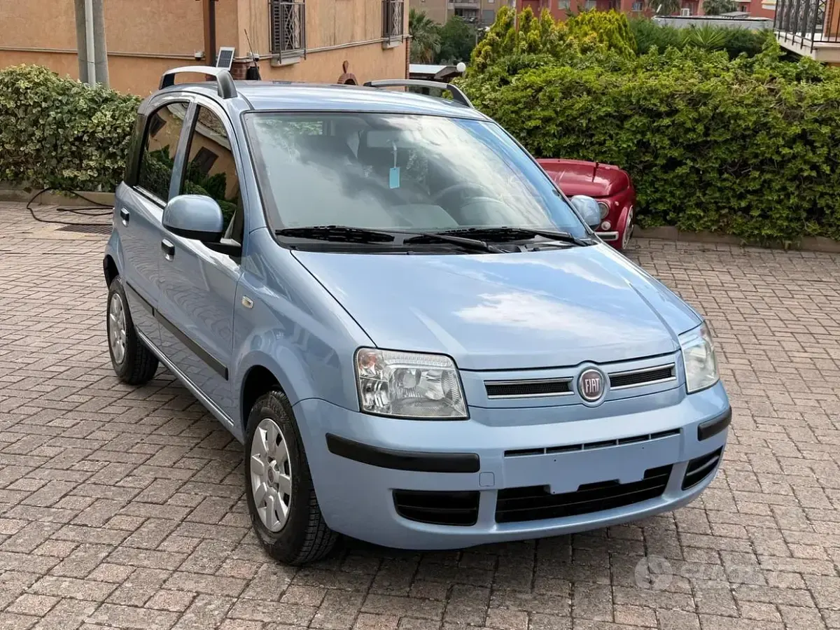 Usata Fiat Panda Emotion 69 CV (50 kW) 2011 Bluazzurro Utilitaria