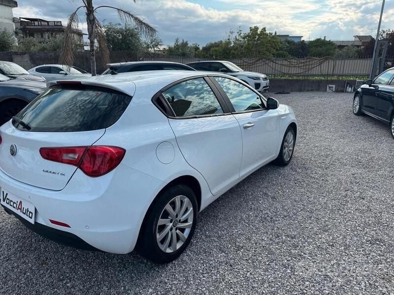 Usata Alfa Romeo Giulietta Business 120 CV (88 kW) 2018 Bianco Utilitaria