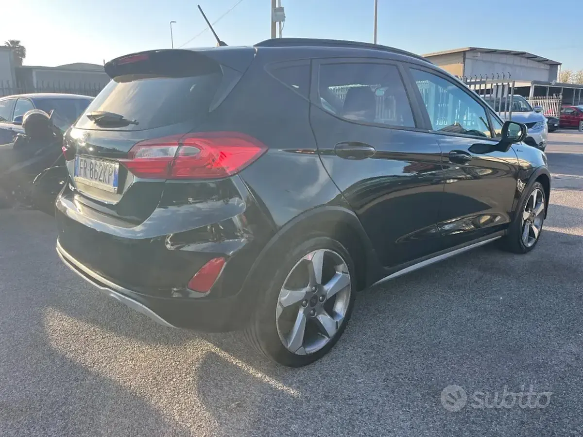 Usata Ford Fiesta Active 86 CV (63 kW) 2018 Nero Utilitaria