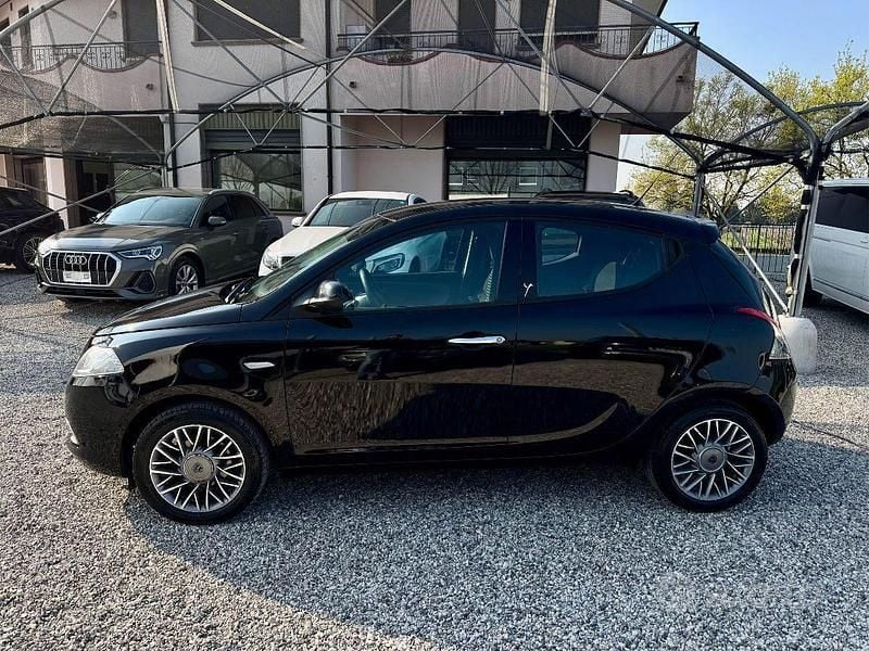 Usata Lancia Ypsilon Silver 69 CV (50 kW) 2012 Nero Utilitaria