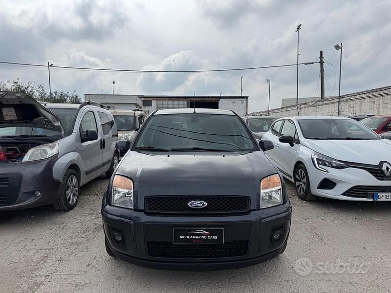 Usata Ford Fusion 70 CV (51 kW) 2007 Grigio Utilitaria