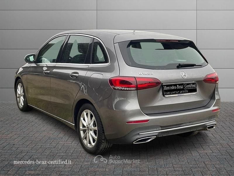 Usata Mercedes B180 116 CV (85 kW) 2021 Gray Monovolume