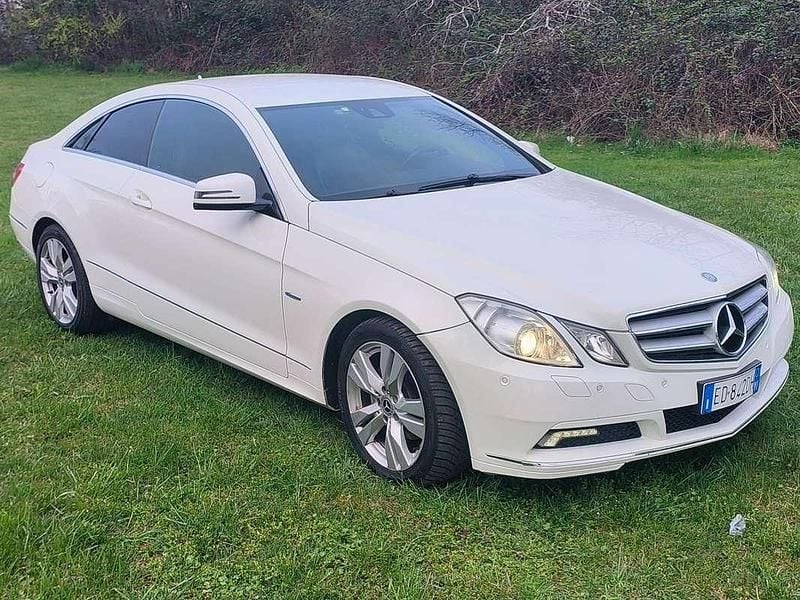 Usata Mercedes E220 Avantgarde 170 CV (125 kW) 2010 Bianco Coupé