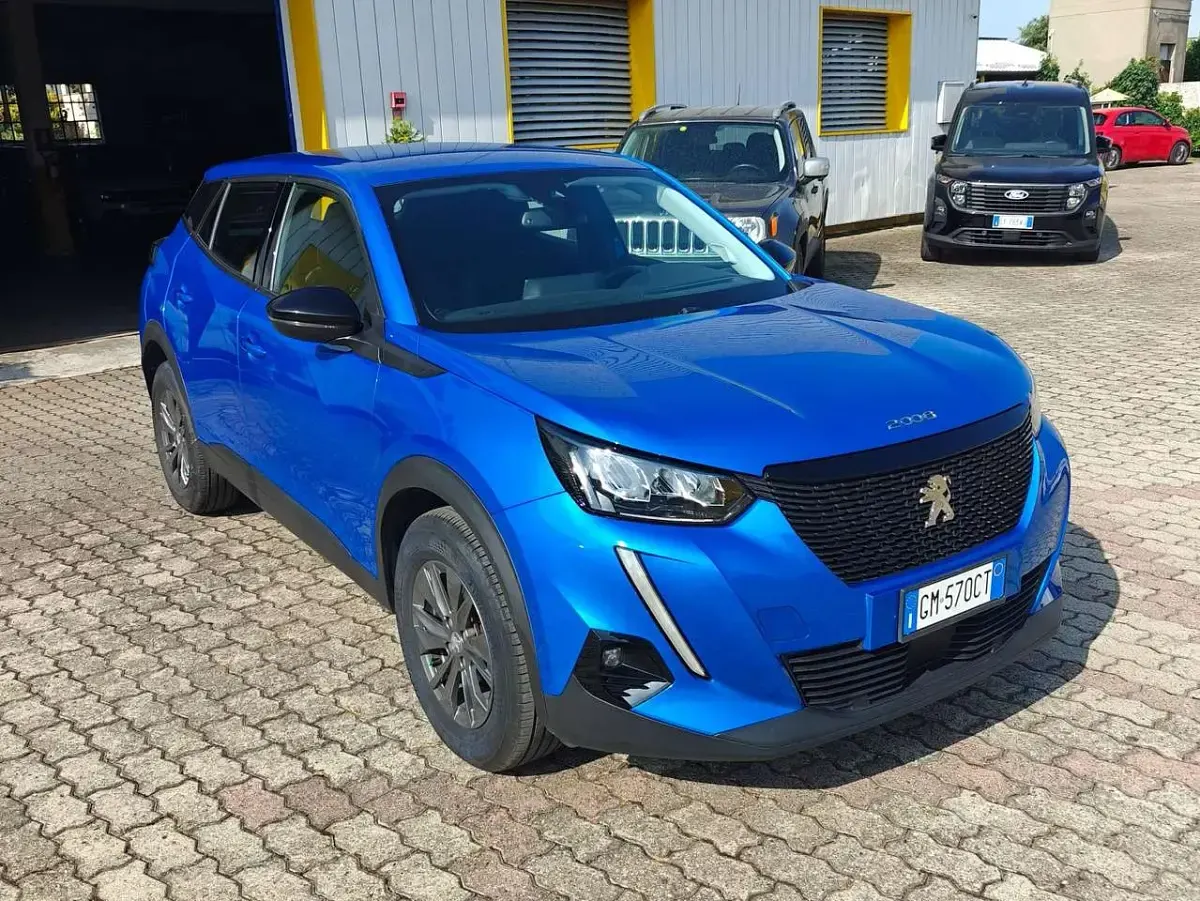 Usata Peugeot 2008 Active 102 CV (75 kW) 2022 Blu/azzurro SUV