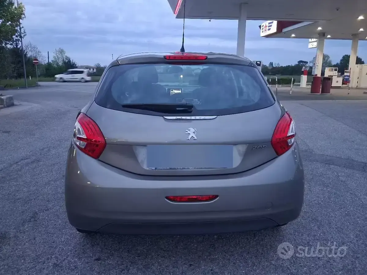 Usata Peugeot 208 Allure 82 CV (60 kW) 2012 Marrone Utilitaria