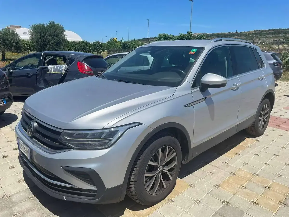 Usata VW Tiguan Life 150 CV (110 kW) 2022 Argento SUV