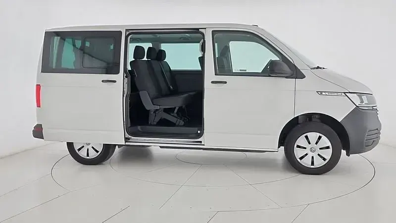 Usata VW Caravelle Trendline 110 CV (80 kW) 2023 Bianco Furgone