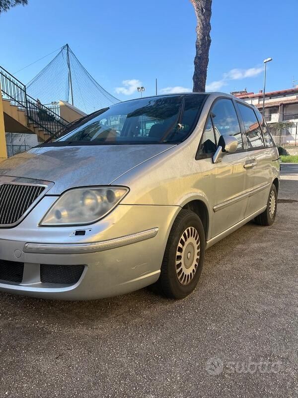 Grigio Usata 2002 Lancia Phedra Monovolume | 2800 € (Molto cara) - Immagine 1/4
