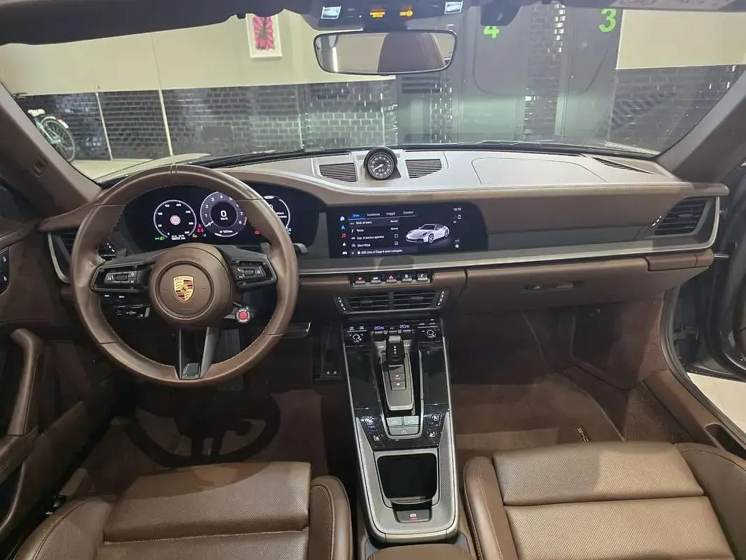 Usata Porsche 992 480 CV (353 kW) 2025 Grigio Cabrio
