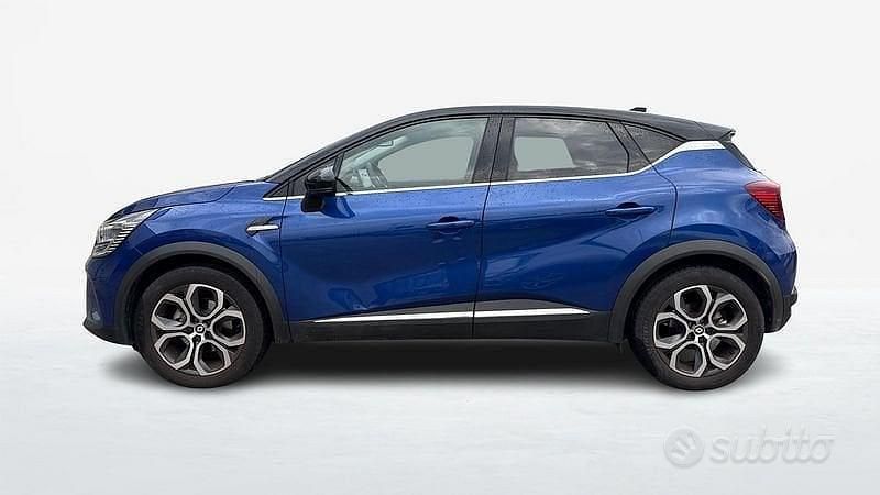Usata Renault Captur Techno 145 CV (106 kW) 2022 Blu scuro SUV
