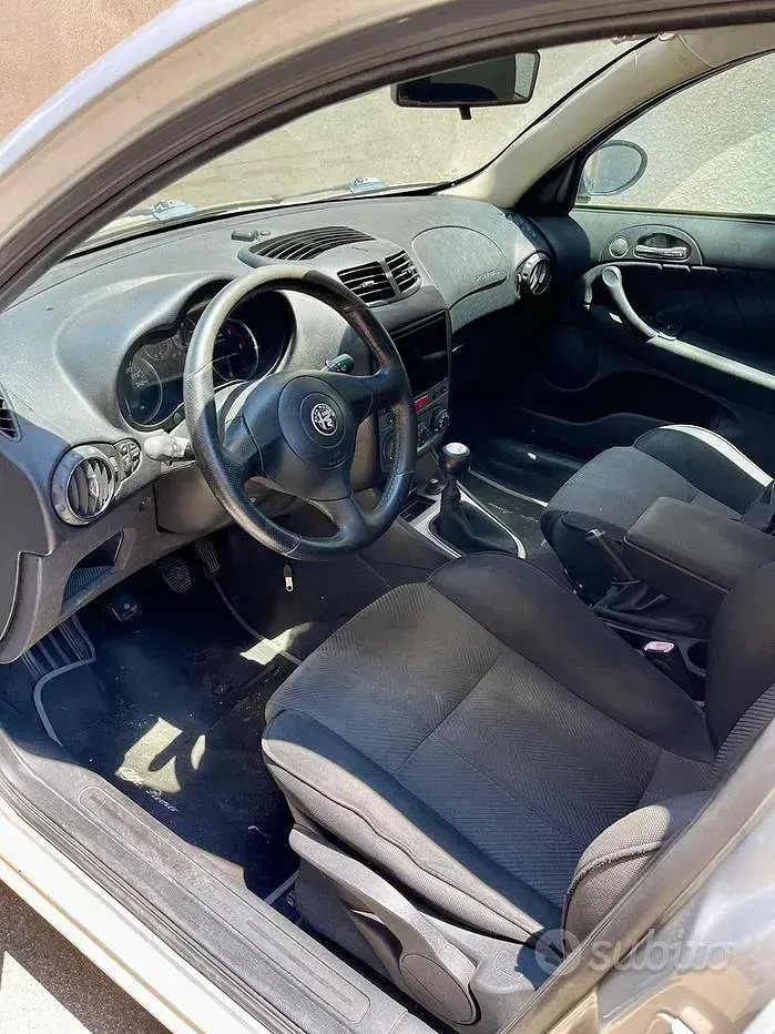 Usata Alfa Romeo 147 120 CV (88 kW) 2007 Grigio Utilitaria