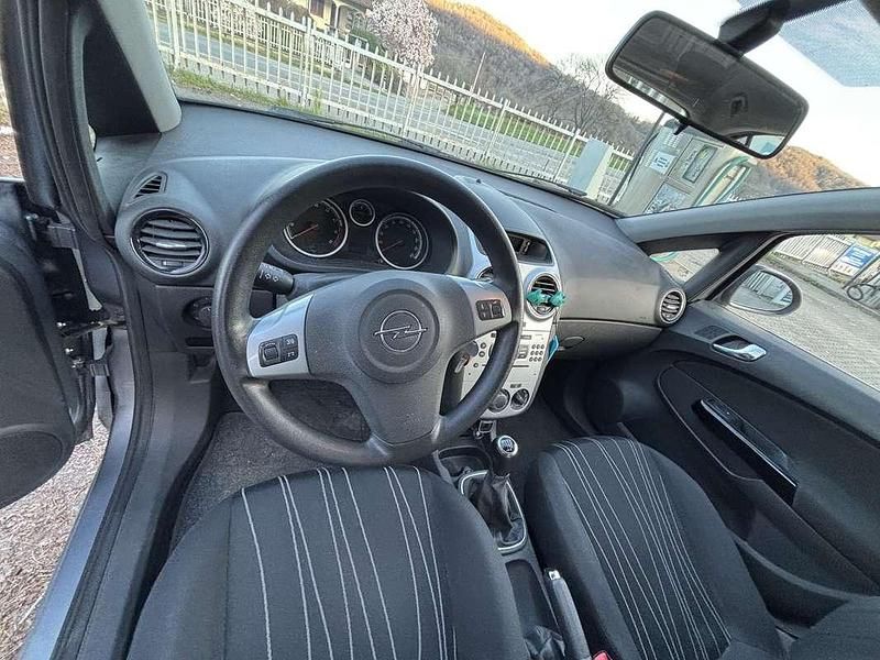 Usata Opel Corsa Swing 54 CV (39 kW) 2009 Berlina