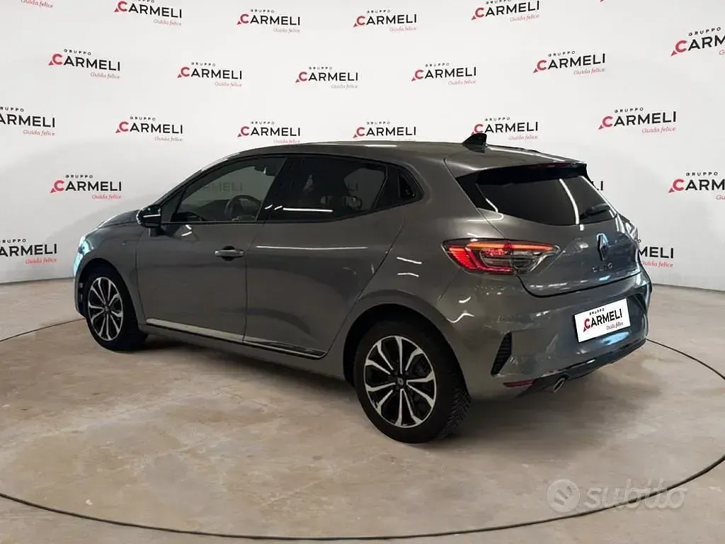 Usata Renault Clio V Techno 91 CV (66 kW) 2024 Grigio Berlina