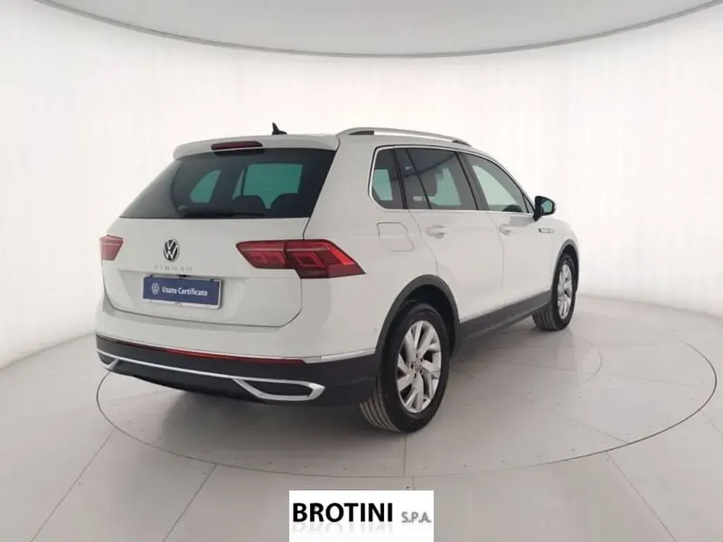 Usata VW Tiguan Elegance 150 CV (110 kW) 2022 Bianco pastello SUV
