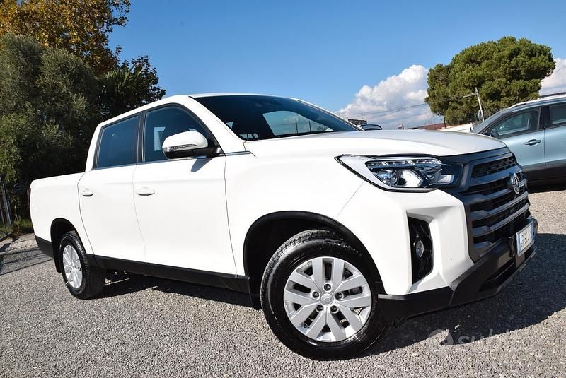 Usata Ssangyong (KGM) Rexton 202 CV (148 kW) 2023 Bianco SUV