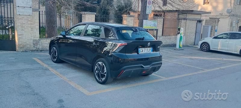 Usata MG MG4 EV 125 kW (170 CV) 2024 Nero Utilitaria
