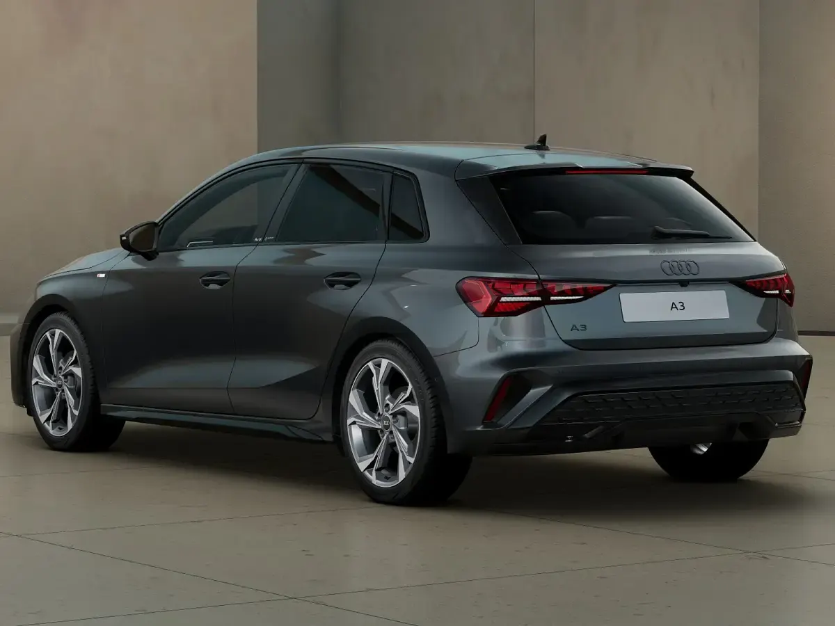 Nuova Audi A3 S-Line 150 CV (110 kW) 2026 Grigio daytona perlato Berlina