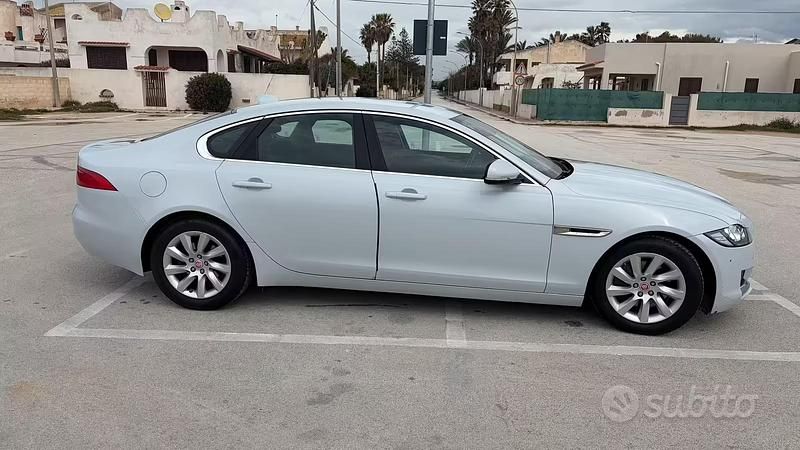 Usata Jaguar XF Portfolio 163 CV (119 kW) 2015 Bianco Berlina