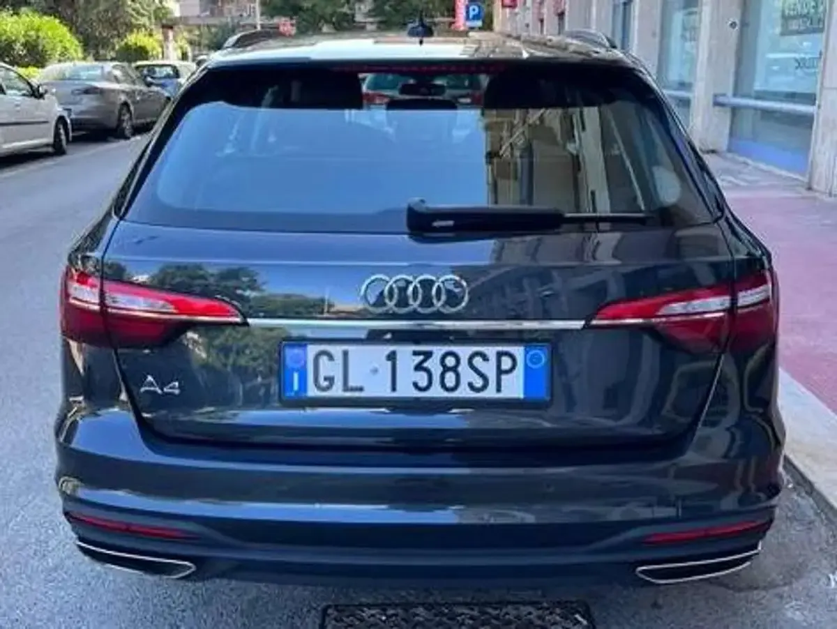 Usata Audi A4 Business 163 CV (119 kW) 2022 Grigio manhattan metallizato Station wagon