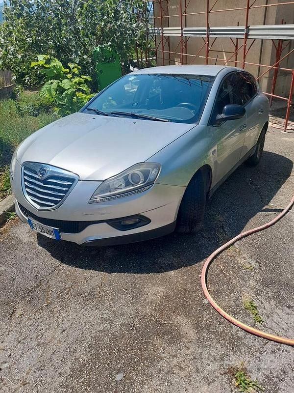 Usata Lancia Delta 120 CV (88 kW) 2013 Grigio Utilitaria