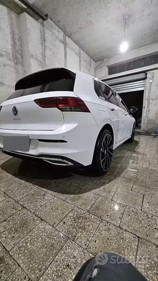 Begagnad VW Golf VIII 150 HK (110 kW) 2022 Vit Halvkombi
