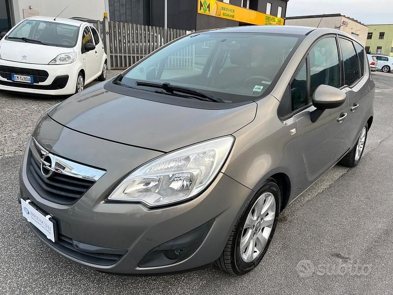 Usata Opel Meriva 101 CV (74 kW) 2011 Grigio Monovolume