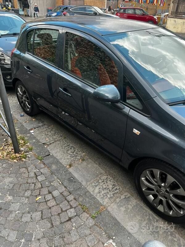 Usata Opel Corsa 75 CV (55 kW) 2009 Blu Berlina