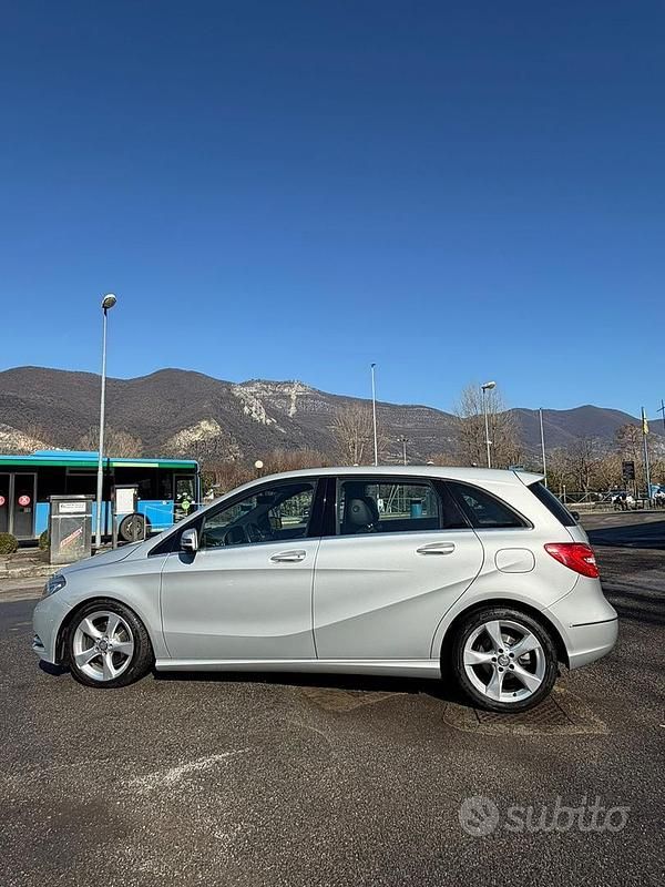 Usata Mercedes B200 Premium 2012 Grigio Monovolume