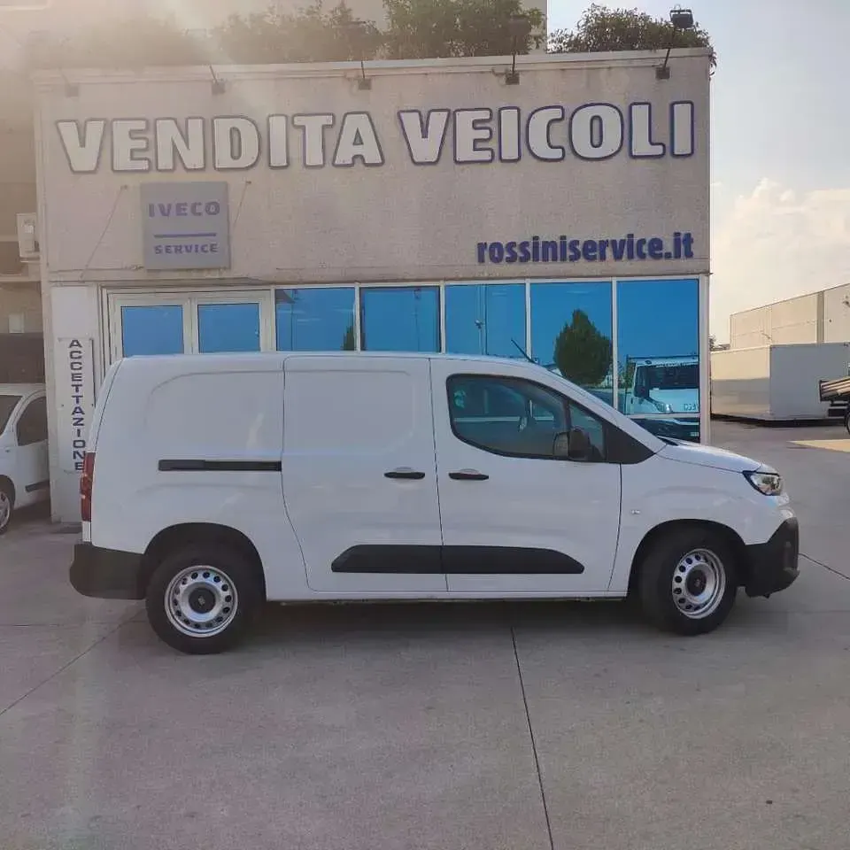 Usata Fiat Doblò 131 CV (96 kW) 2024 Bianco Monovolume