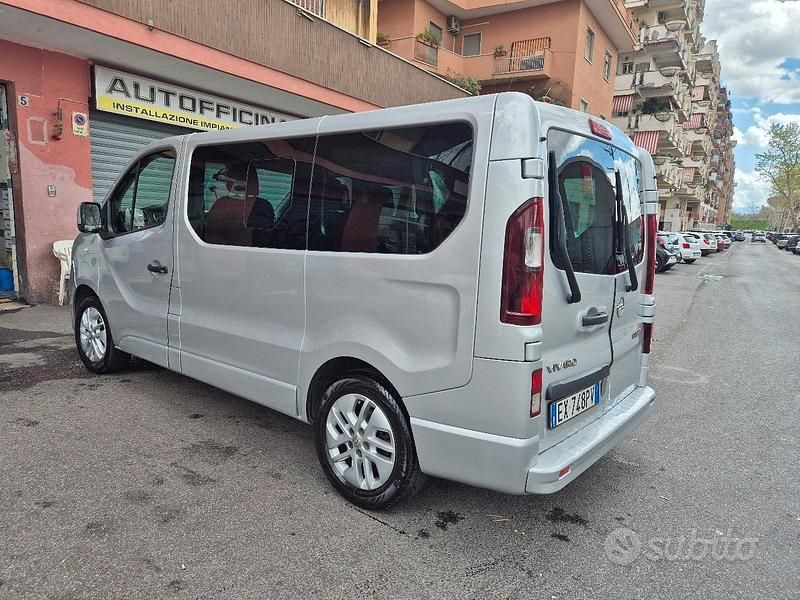 Usata Opel Vivaro 2015 Grigio Monovolume