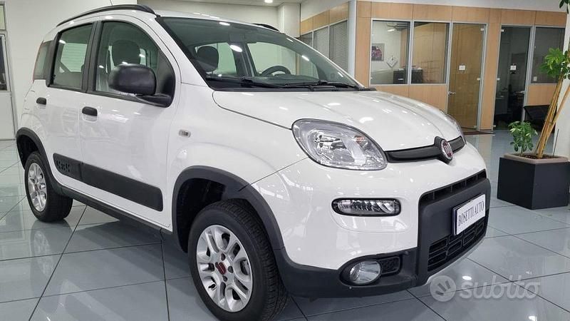 Usata Fiat Panda 4x4 S 84 CV (61 kW) 2018 Bianco Utilitaria