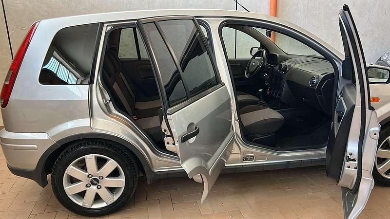 Usata Ford Fusion Collection 101 CV (74 kW) 2005 Argento SUV