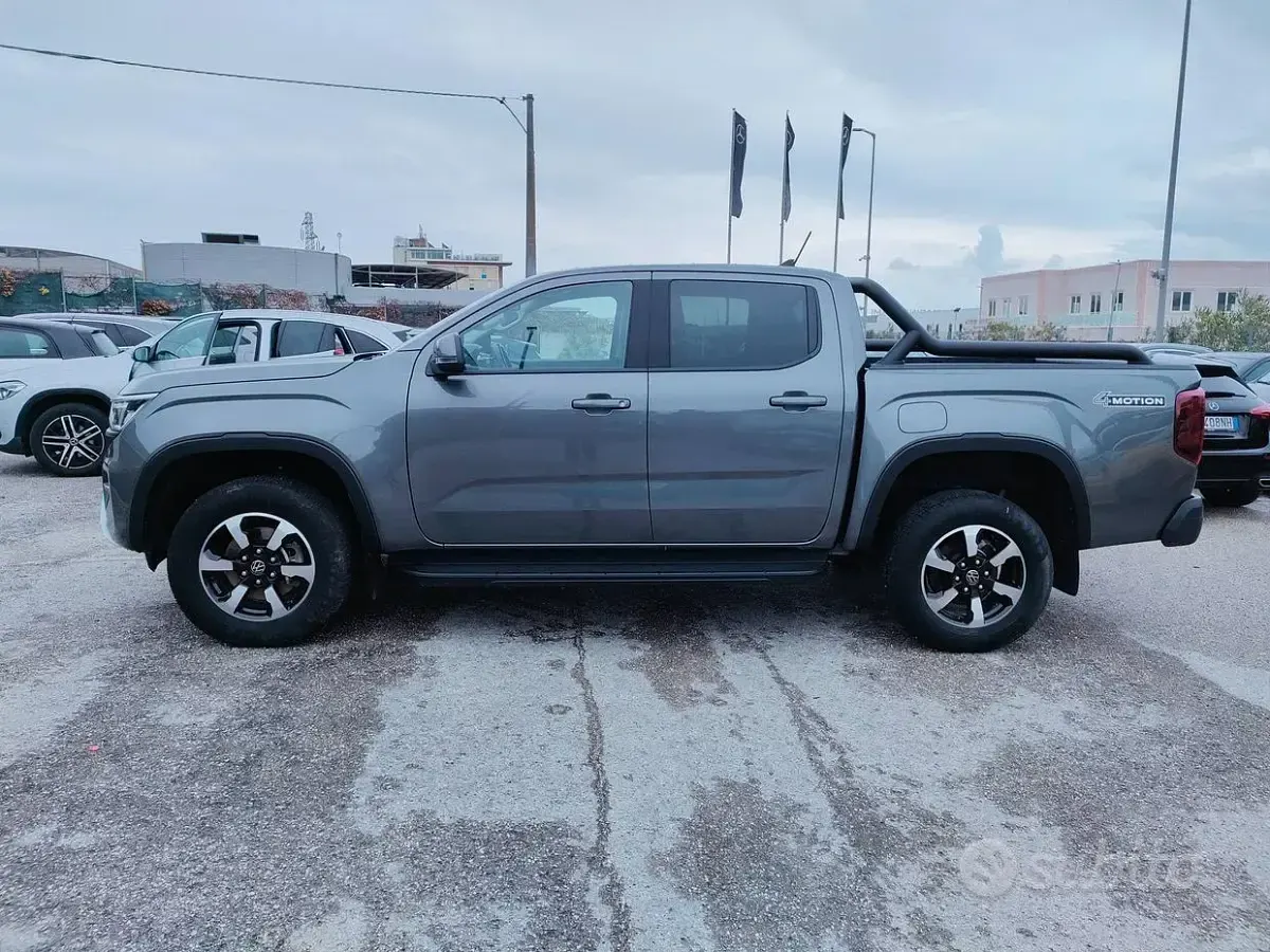 Usata VW Amarok Life 205 CV (150 kW) 2024 Grigio Pick-up