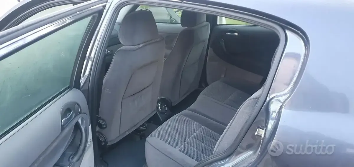 Usata Alfa Romeo 147 105 CV (77 kW) 2002 Blu Utilitaria