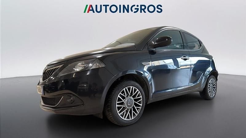 Usata Lancia Ypsilon Gold 69 CV (50 kW) 2022 Nero Utilitaria