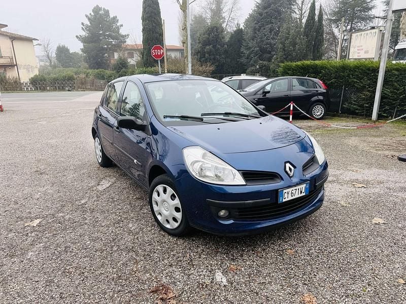 Usata Renault Clio II 75 CV (55 kW) 2006 Blu Berlina