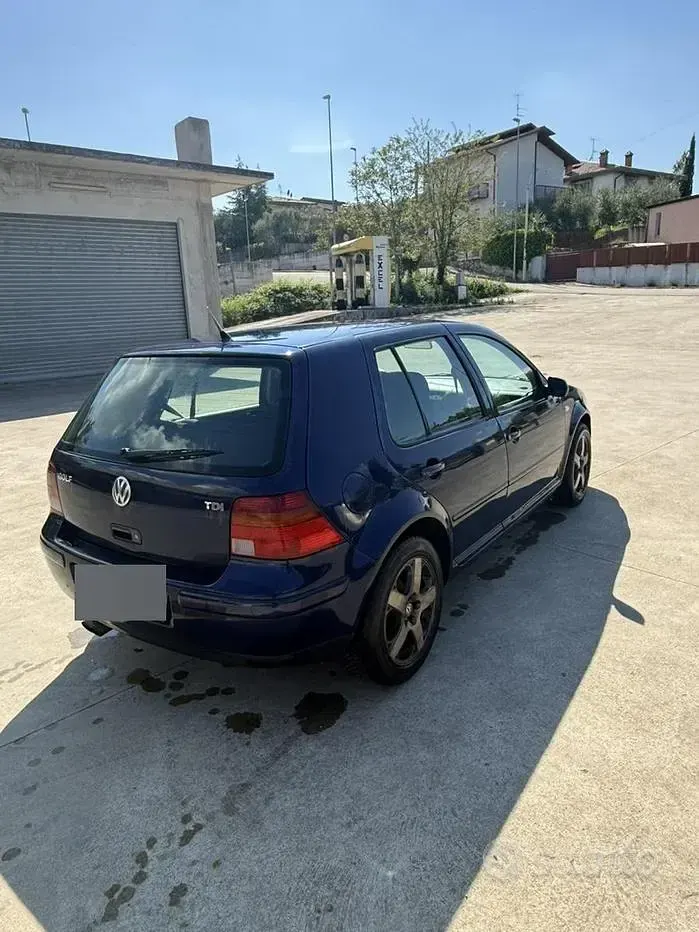Usata VW Golf IV 101 CV (74 kW) 2003 Blu Berlina